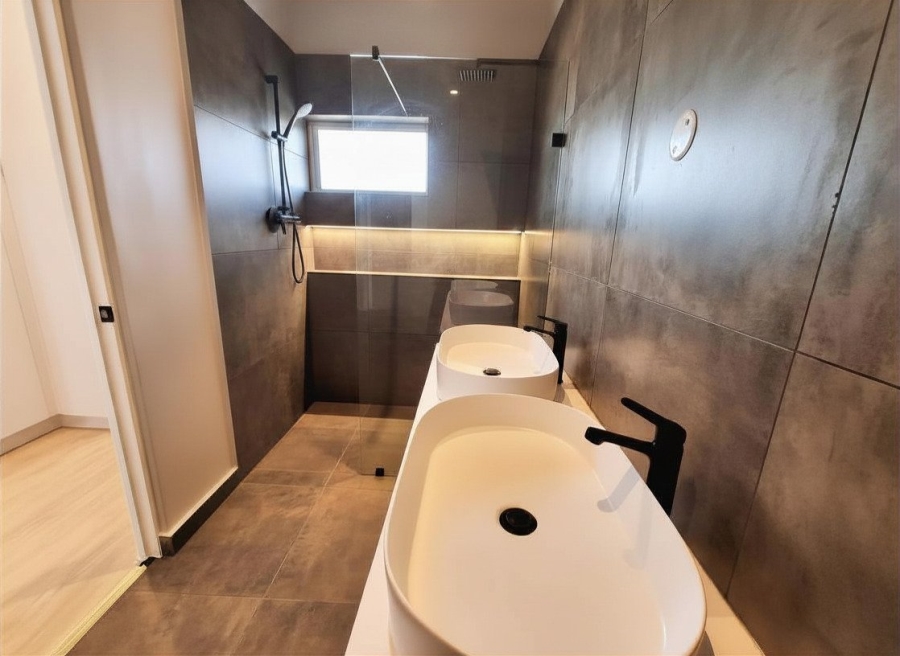 5 Bedroom Property for Sale in Sandown Western Cape